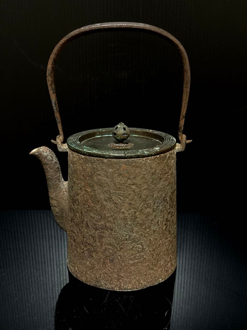 龍文堂 安之介 造 銀象嵌提手 宣徳蟲喰輪線蓋 筒型 鉄瓶 茶道具