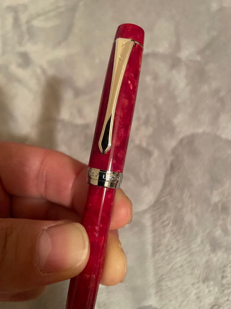 極希少！ 高級ボールペン2本(黒・赤）と本革製ペンケースの豪華3点セット！！