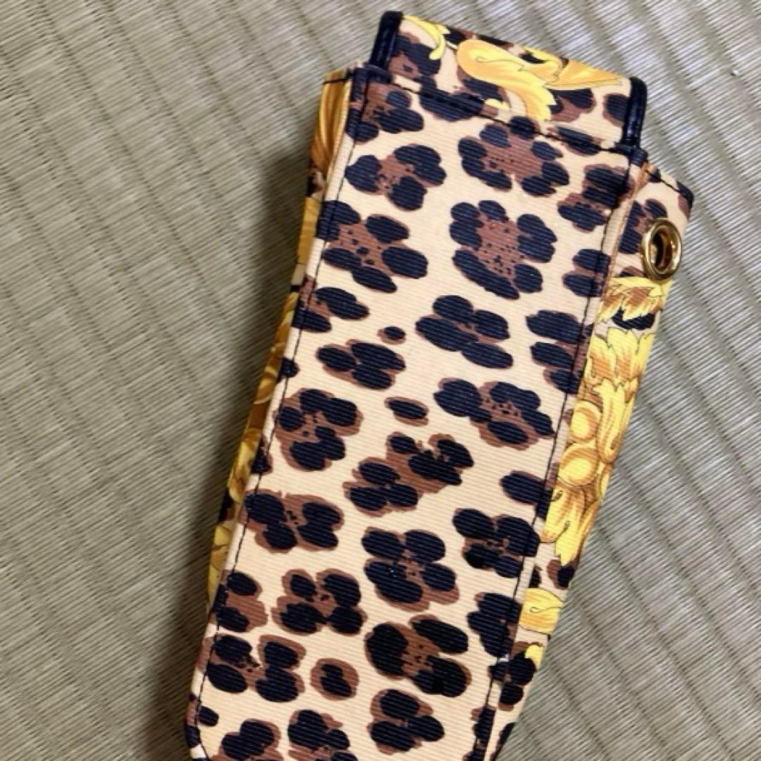 ジャンニヴェルサーチ 小物入れ 携帯入れ レオパードのチェーン携帯ケース