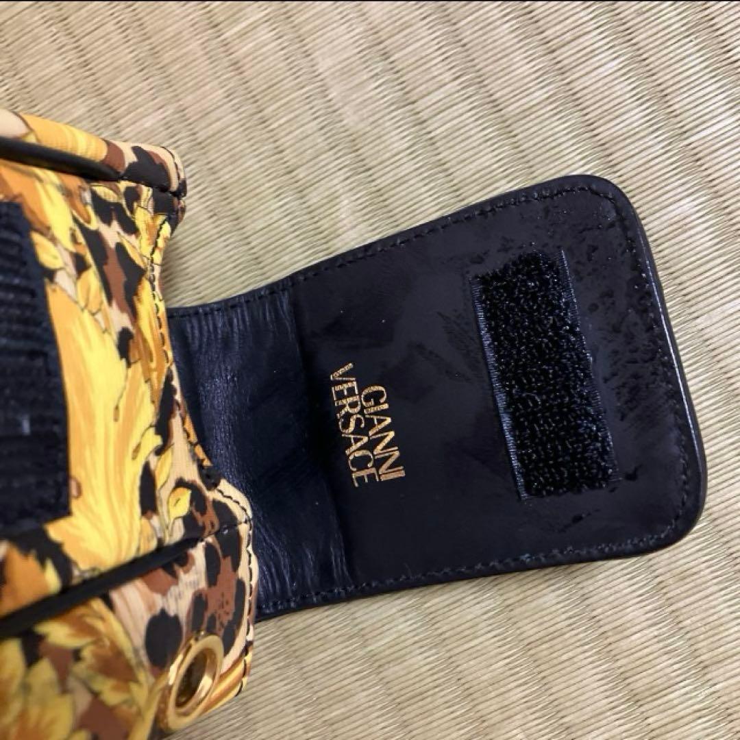 ジャンニヴェルサーチ 小物入れ 携帯入れ レオパードのチェーン携帯ケース