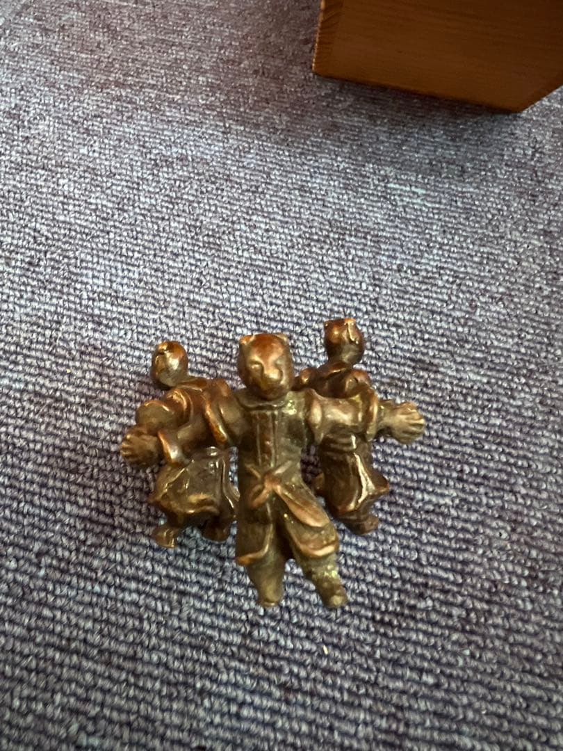 1220  古銅　三閑人　三人形　蒲屋香炉蓋置