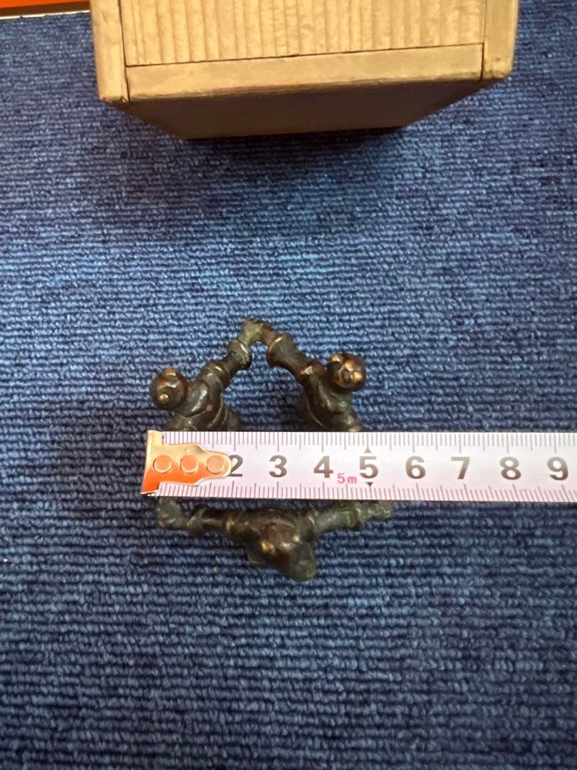 1220  古銅　三閑人　三人形　蒲屋香炉蓋置