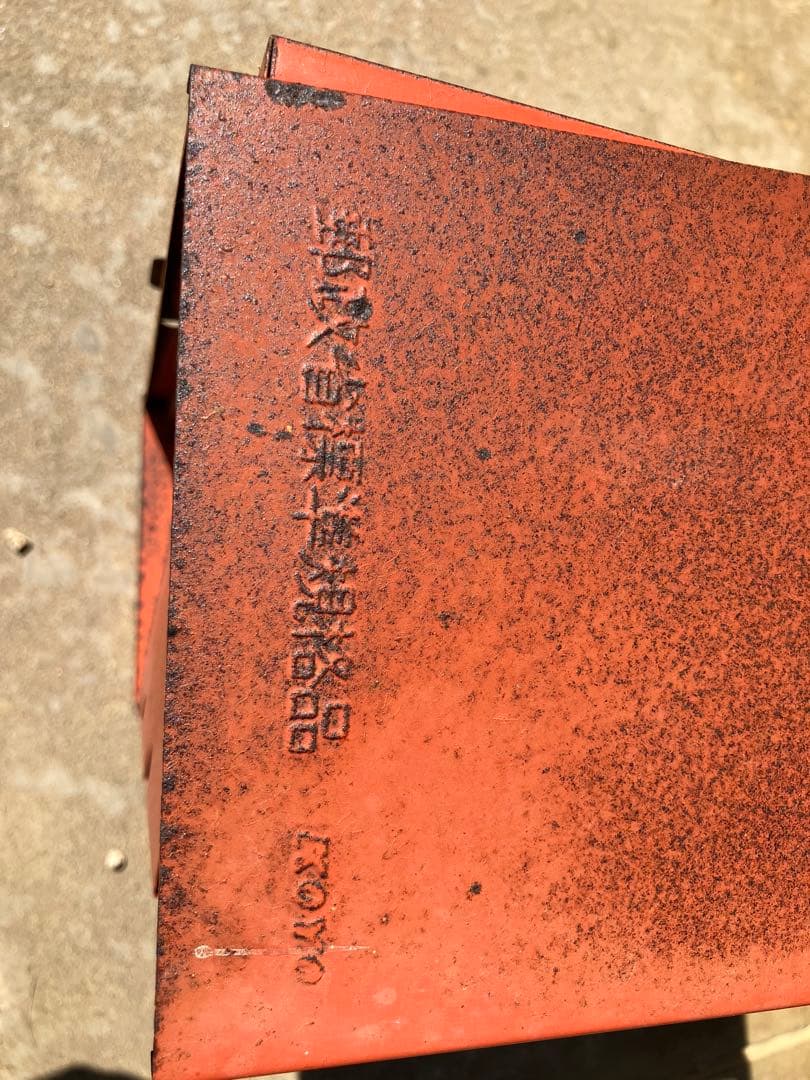 金属製 郵便受け 昭和レトロポスト　サビ具合がいい雰囲気を出してます♪ 当時物