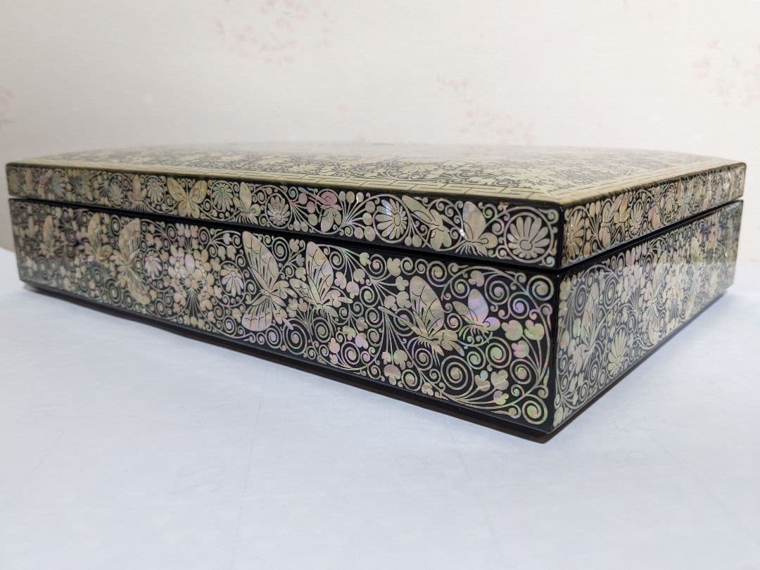 ♦木製 花唐草 蝶文様 極細密 螺鈿装飾細工 飾り箱 文箱 類品なし 一点物