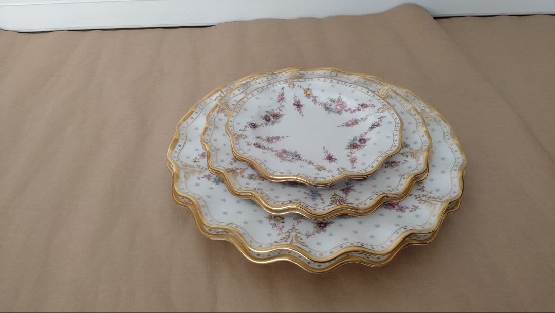 ロイヤルクラウンダービーのアントワネットシリーズ食器