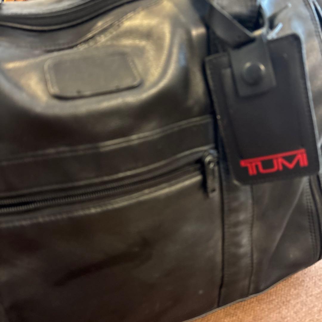TUMI 革製旅行バッグ