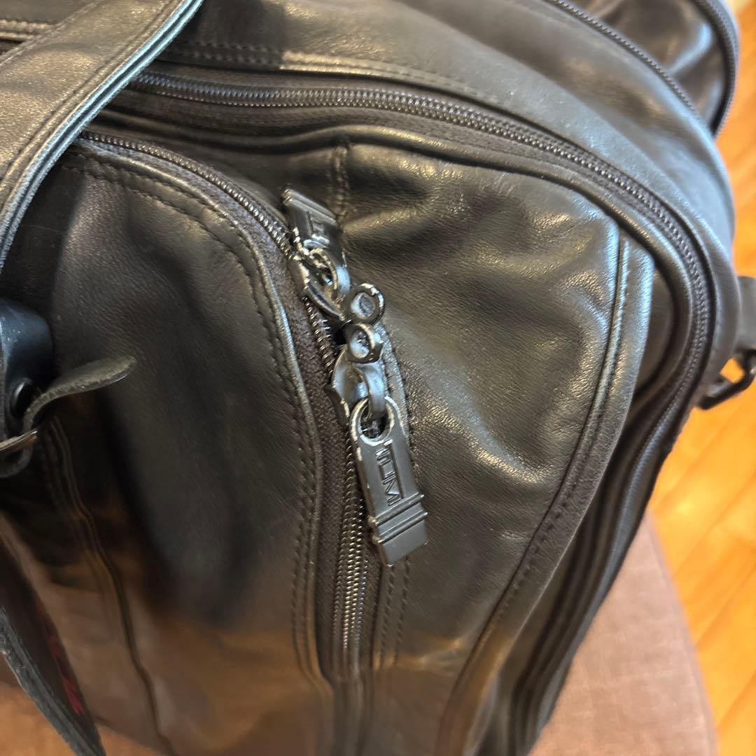 TUMI 革製旅行バッグ