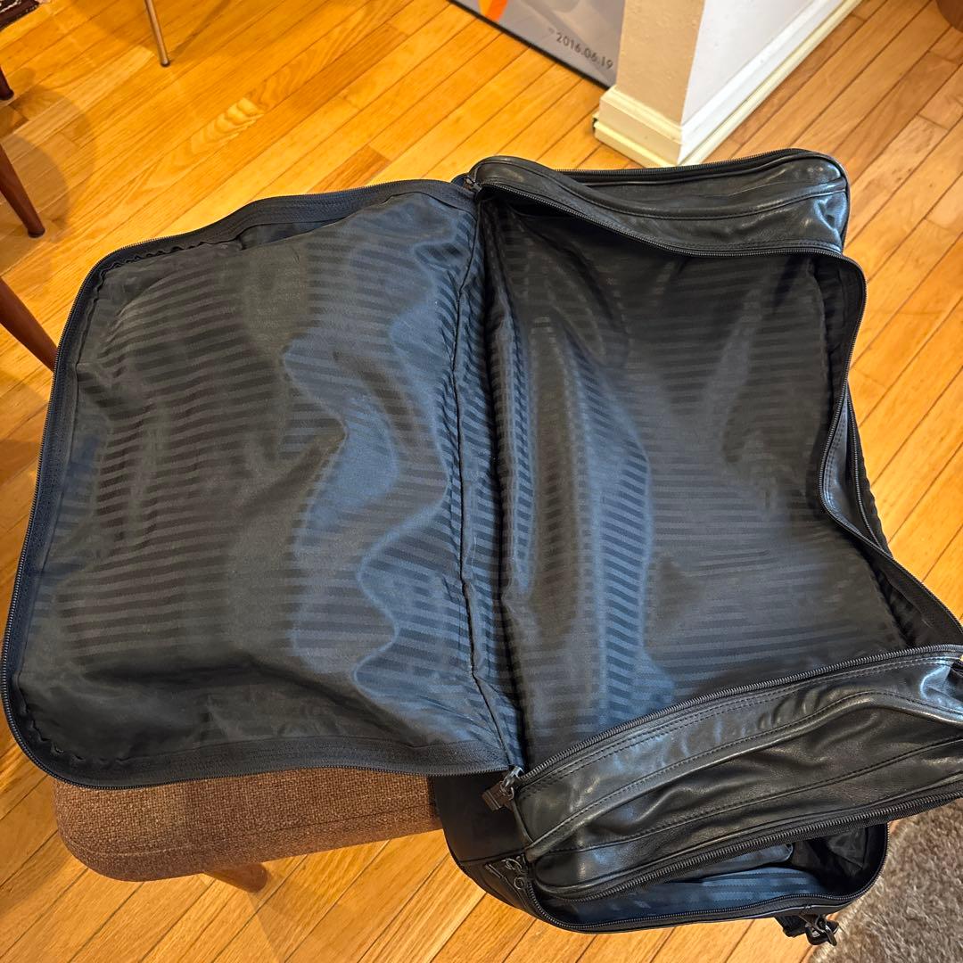 TUMI 革製旅行バッグ