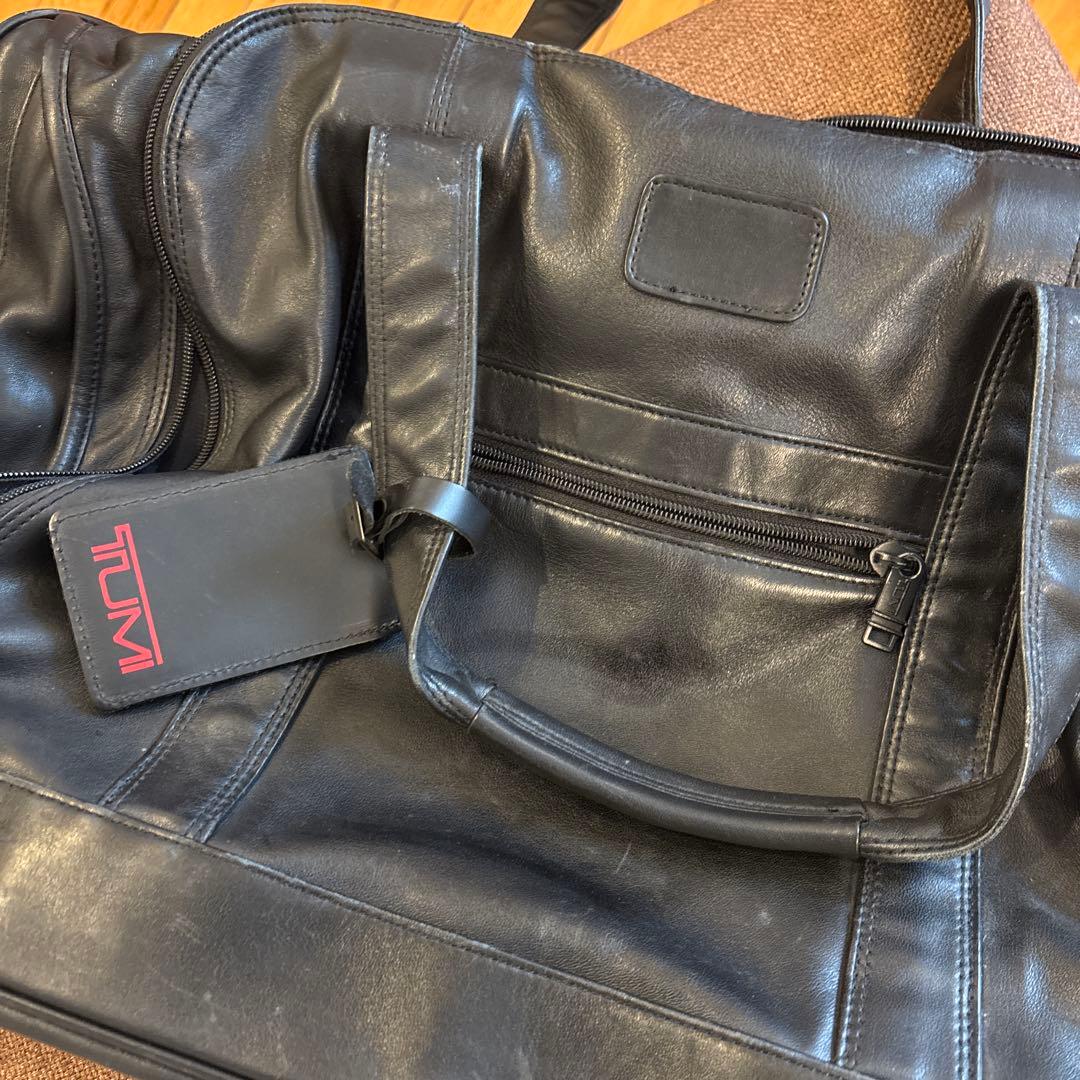 TUMI 革製旅行バッグ