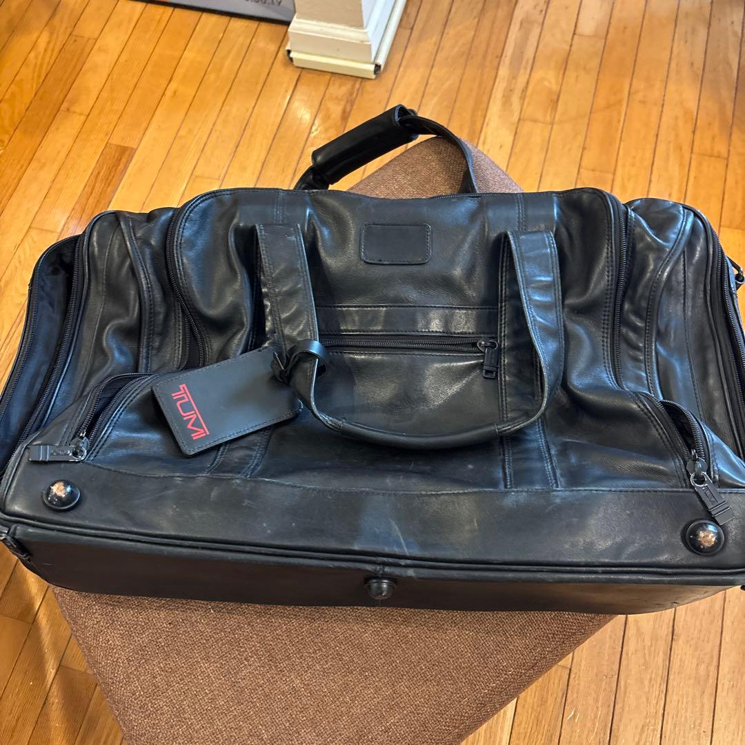TUMI 革製旅行バッグ