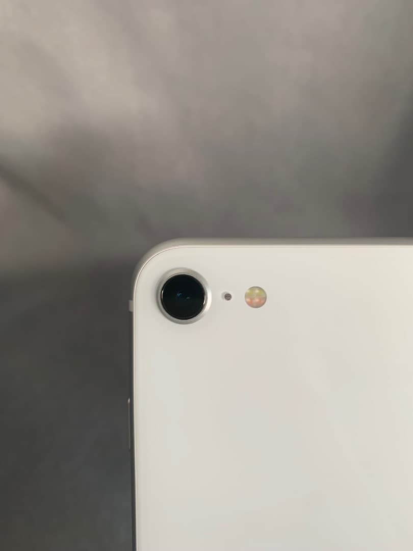 超美品　国内版　SIMフリー　iPhone SE 第二世代　128GB