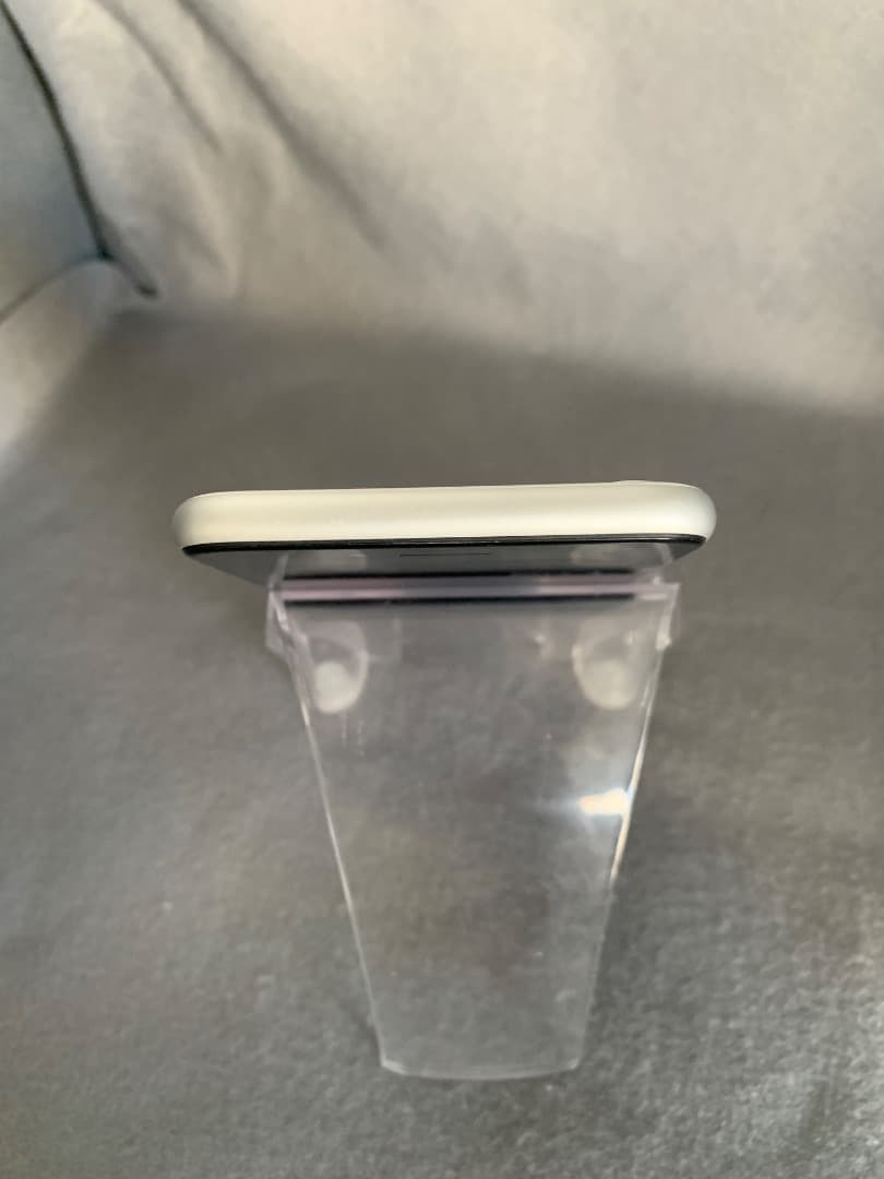 超美品　国内版　SIMフリー　iPhone SE 第二世代　128GB