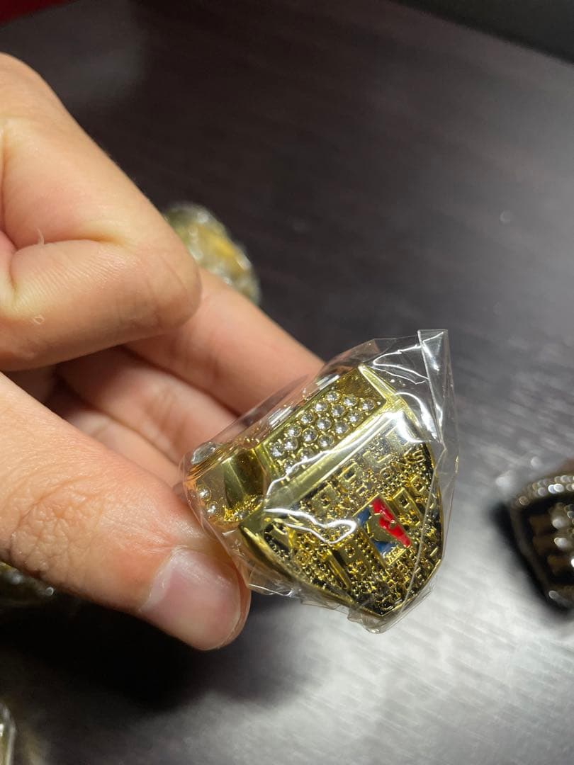 NBA シカゴブルズ　チャンピオン、メンズリングの木箱に記念アクセサリー