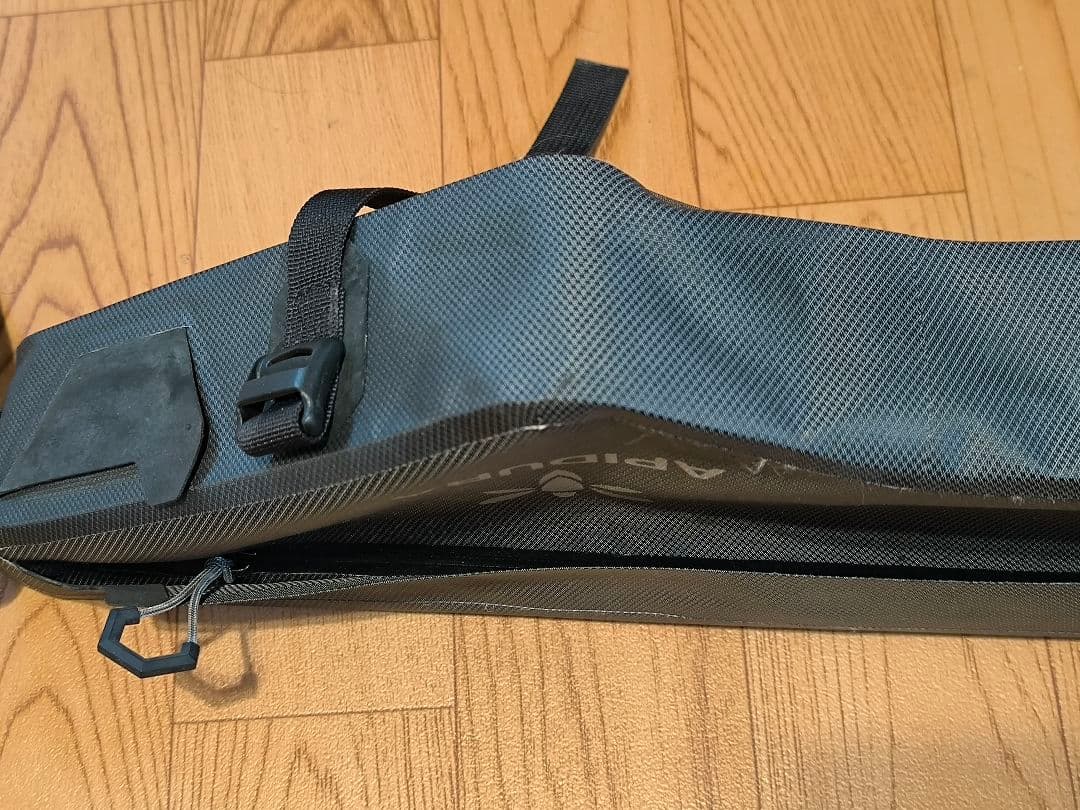 アピデュラ 防水 エクスペディション フレームバッグ 4.5L