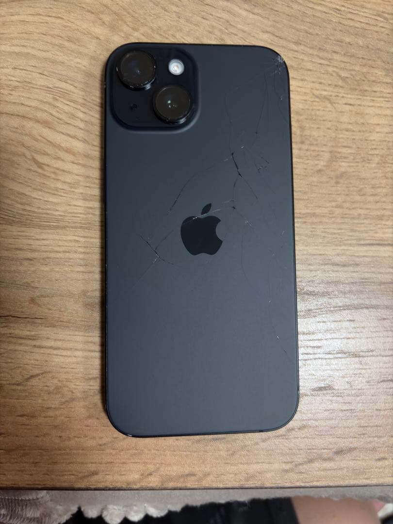 Apple iPhone 15 ブラック