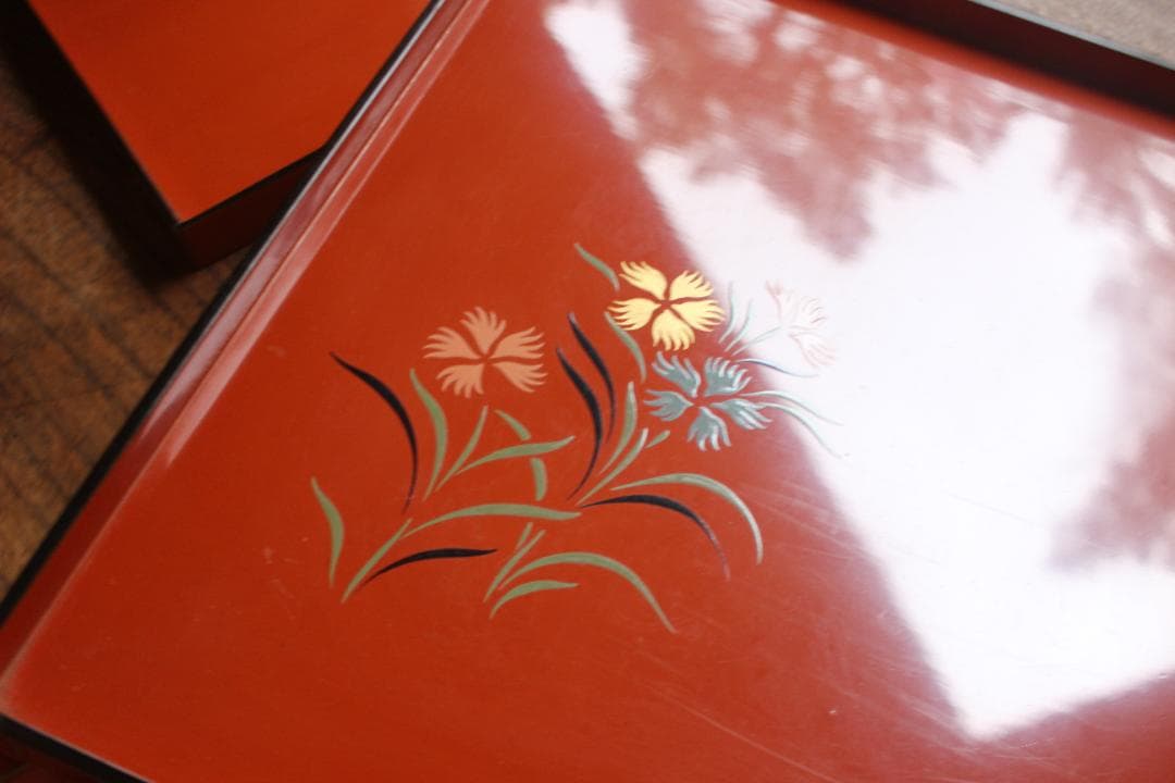 傷有参考品！時代朱漆に風情ある草花絵の映える折敷2点（検輪島塗京塗懐石膳お膳お盆