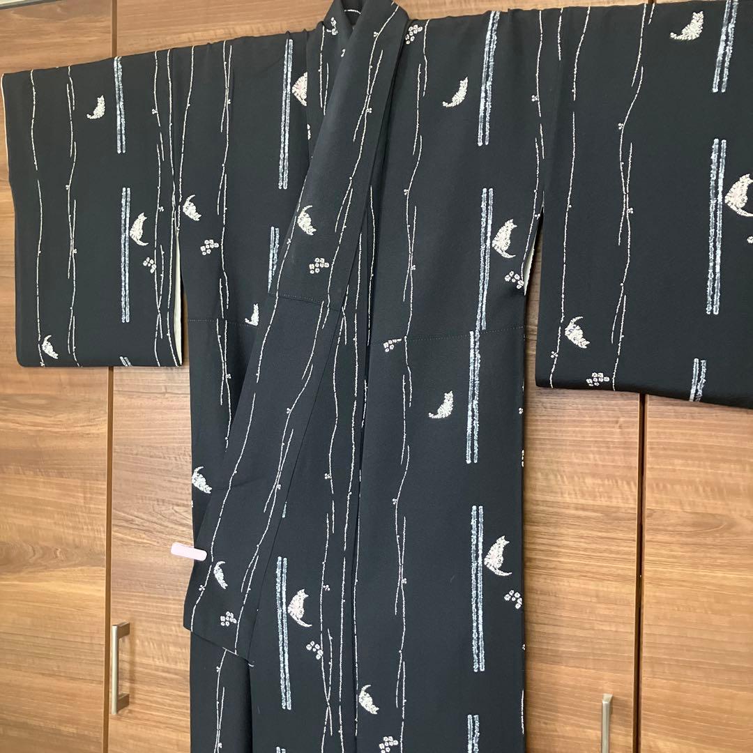 小紋　絞り染め抜きのネコ　黒地