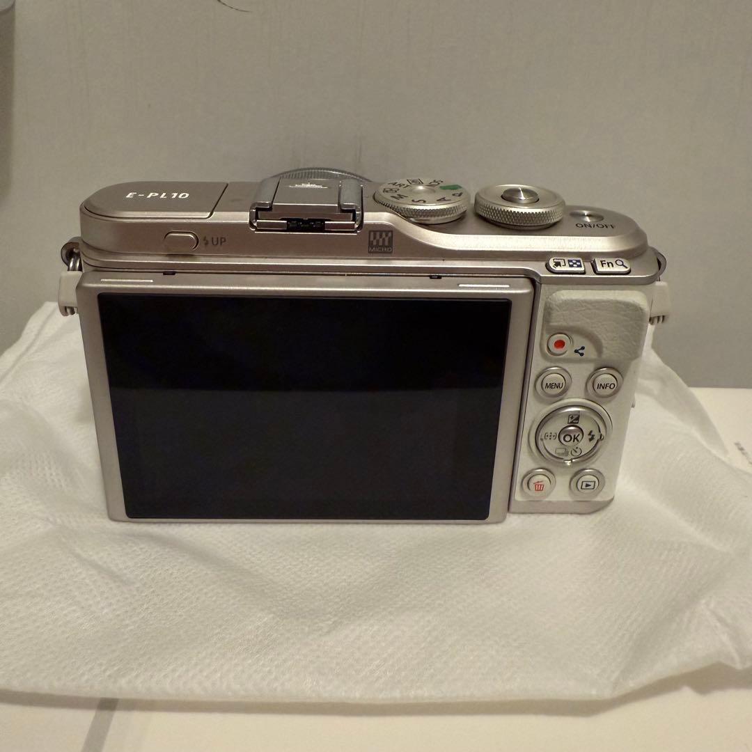 OLYMPUS PEN E-PL10 シルバー 14-42mm
