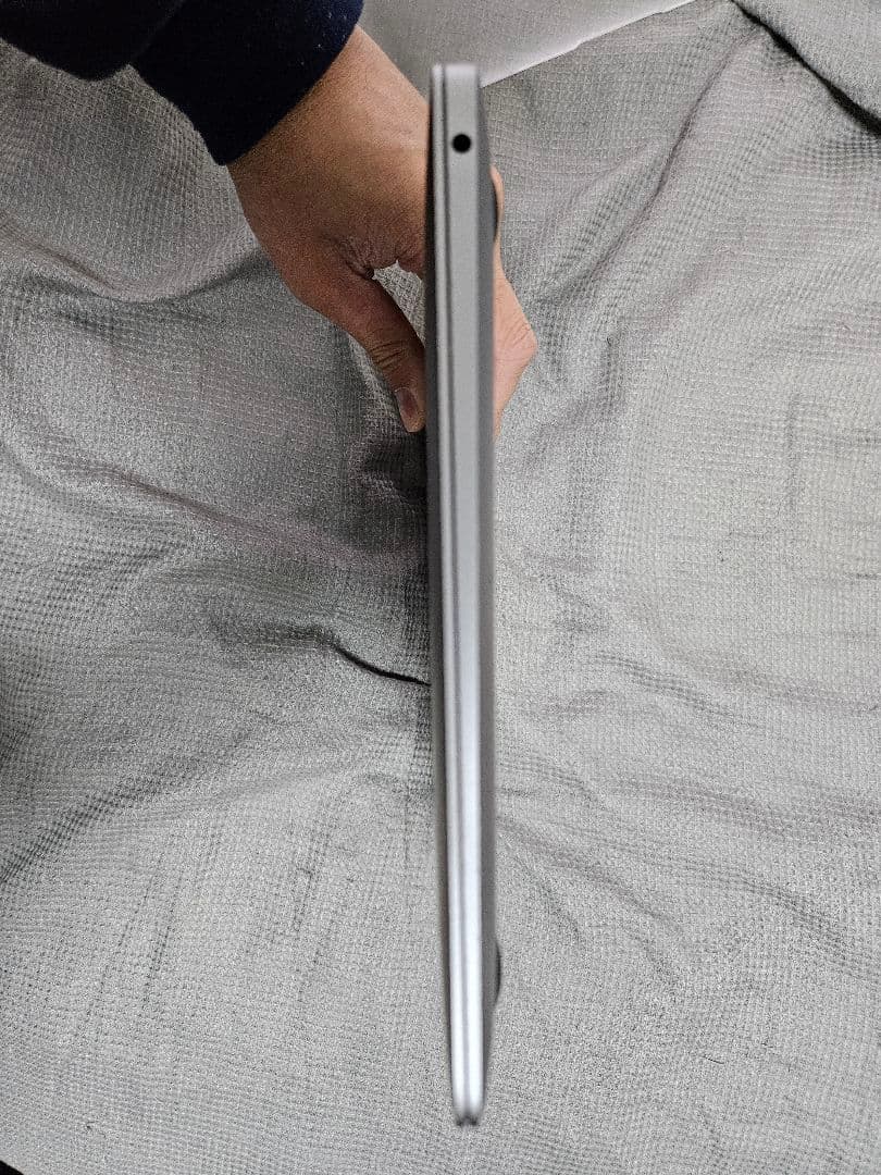 MacBook Air M1 13インチ 8/256GB