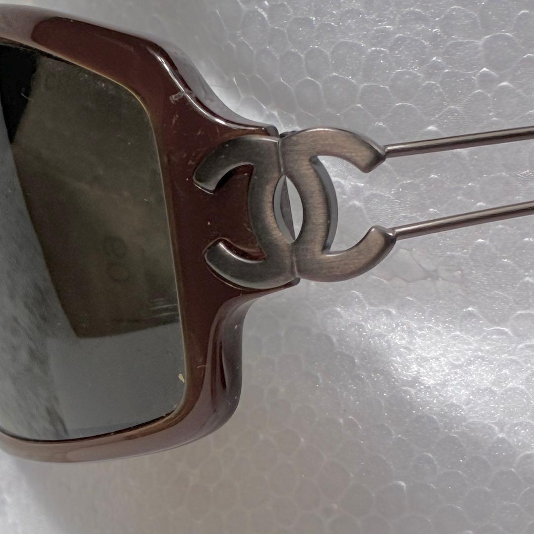 おしゃれ ★ シャネル ココマーク付き サングラス ブラウン レザーケース付き