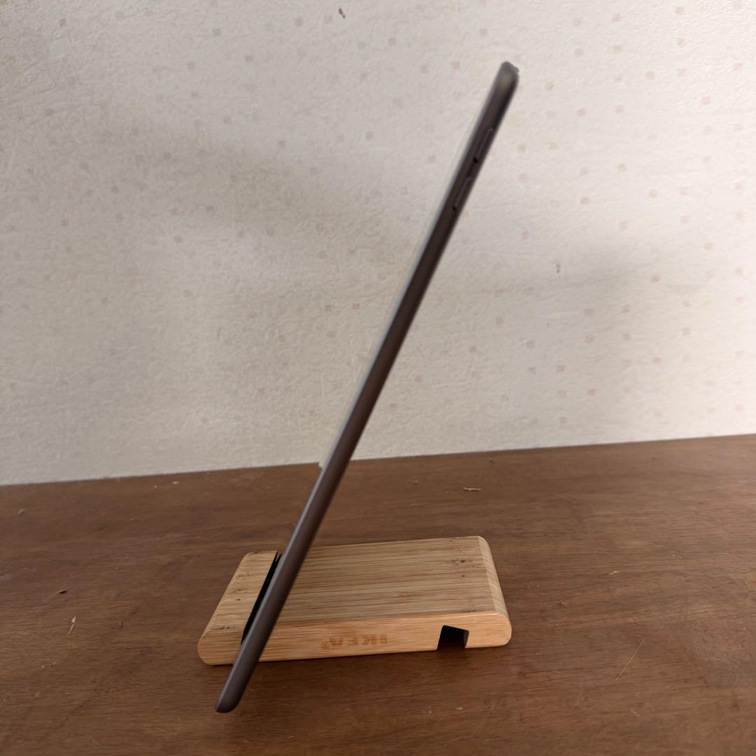 ● 美品 Apple iPad 32GB 第5世代 wifi MP2F2J/A