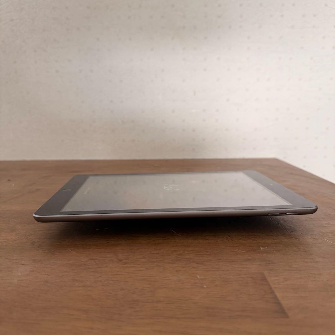 ● 美品 Apple iPad 32GB 第5世代 wifi MP2F2J/A