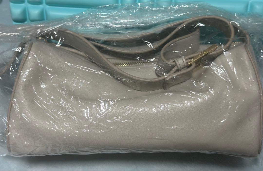 サロンアダムエロペ レザーボックスショルダーバッグ