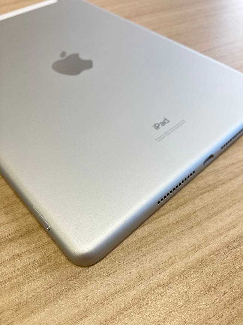 バッテリー劣化ナシ★iPad 第7世代 32GB Wi-Fi セルラー ドコモ