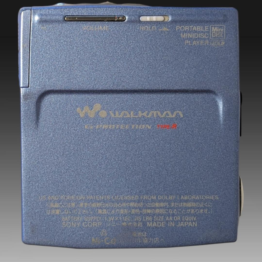 【稼働品】ソニーMDウォークマン2台 充電器・充電池付 カセット多数付 SONY