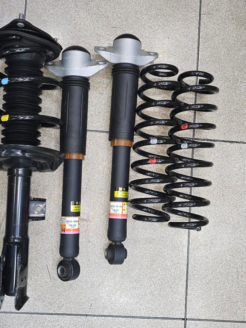 た*だ様 ハリアー80 ハイブリット純正サスペンションキット(一式)ほぼ新品