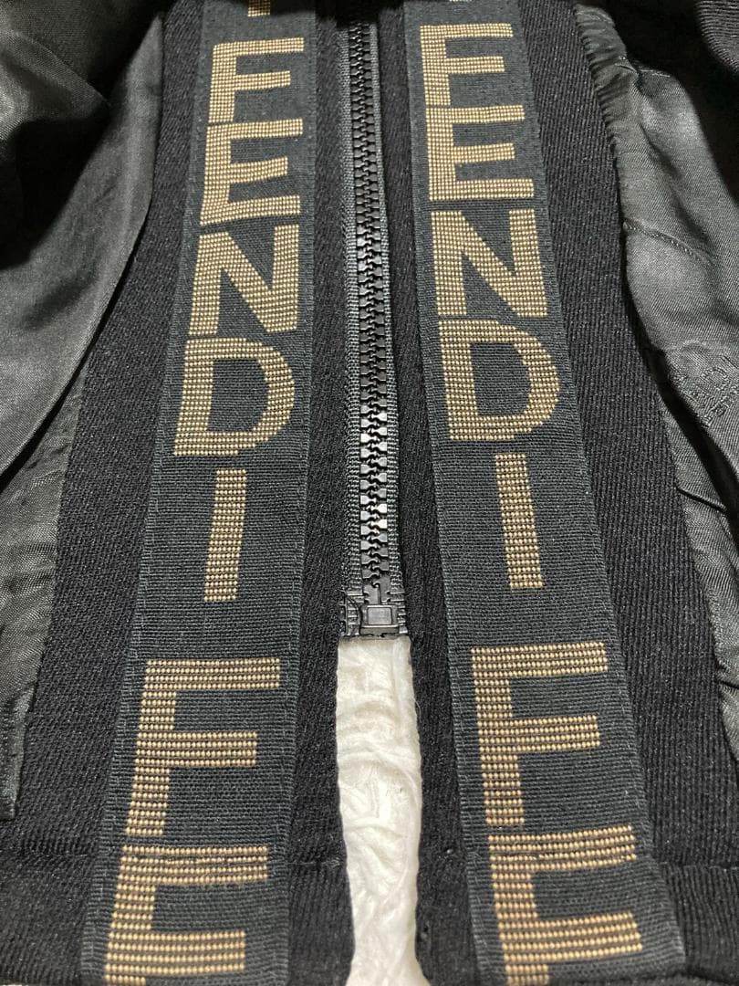 14442✨フェンディ 40 ロゴライン ウール ジップコート 黒 ブラック