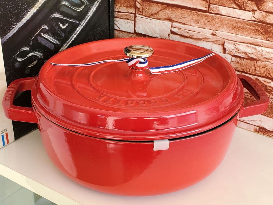 【希少品/週末価格】staub シャローラウンドココット26cm チェリー