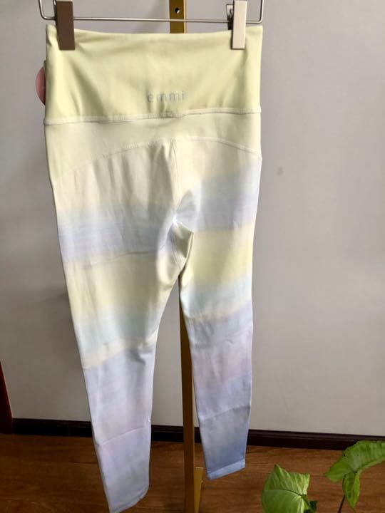【エミヨガ新品2点セット❗️】サスティナレッチプルオーバー&グラデーションレギンス
