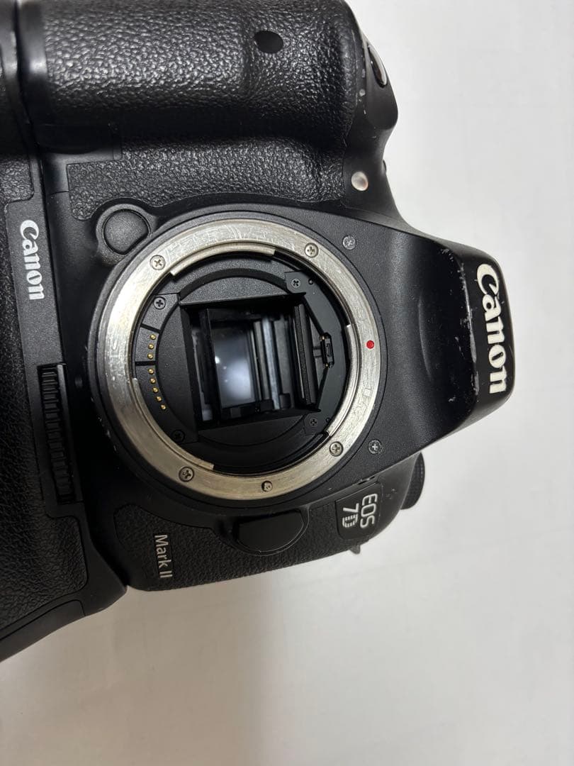 Canon EOS 7D Mark II 本体 バッテリーグリップ付き