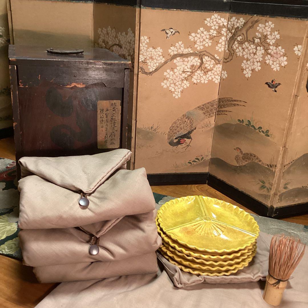 【特別出品】　懐石道具　黄交趾焼　源内焼　三つ扇皿　　５枚揃　供箱