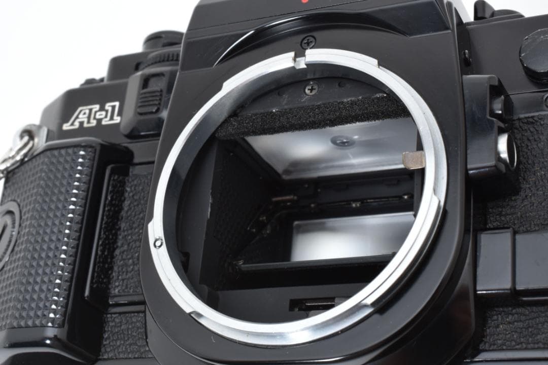 超美品 CANON キャノン A-1 フィルムカメラ モルト新品交換済 M607