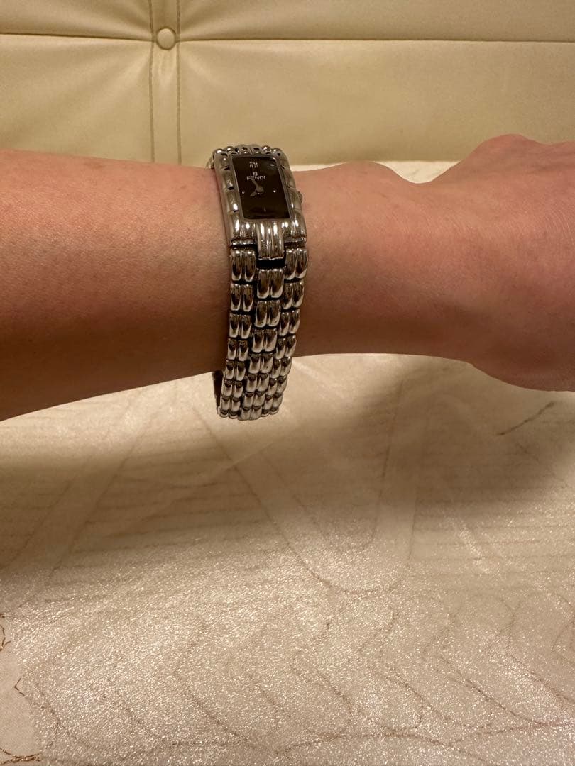 【美品】FENDI フェンディ 660L クウォーツ 時計 文字盤ブラック