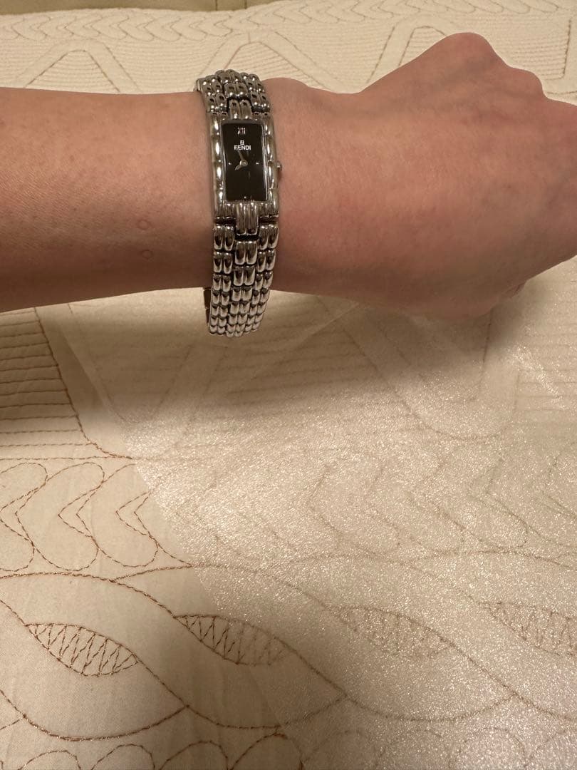 【美品】FENDI フェンディ 660L クウォーツ 時計 文字盤ブラック