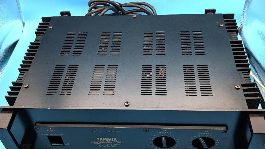 ヤマハ　YAMAHA PC1002 業務用 2ch パワーアンプ