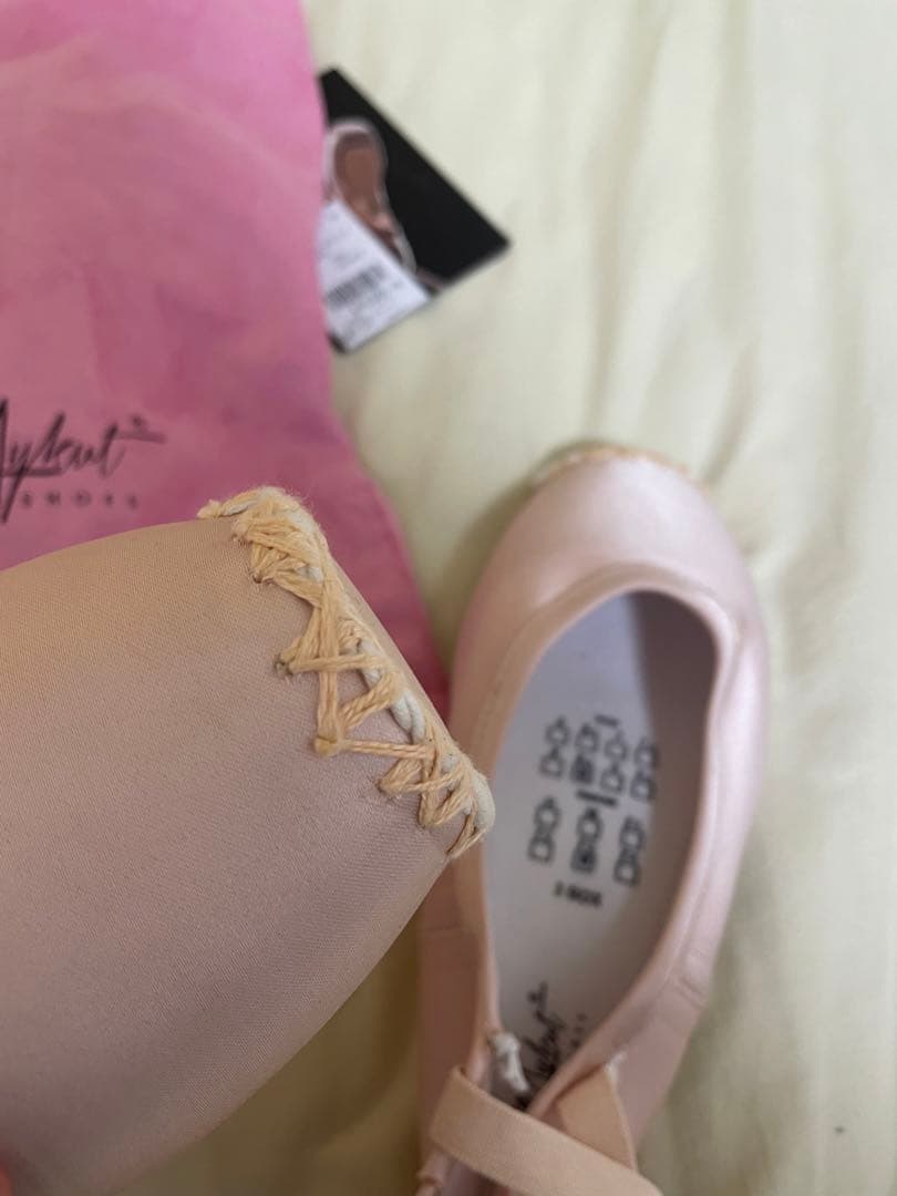 ギョクチュアイクト トゥシューズ サイズ8.5 BOX 3