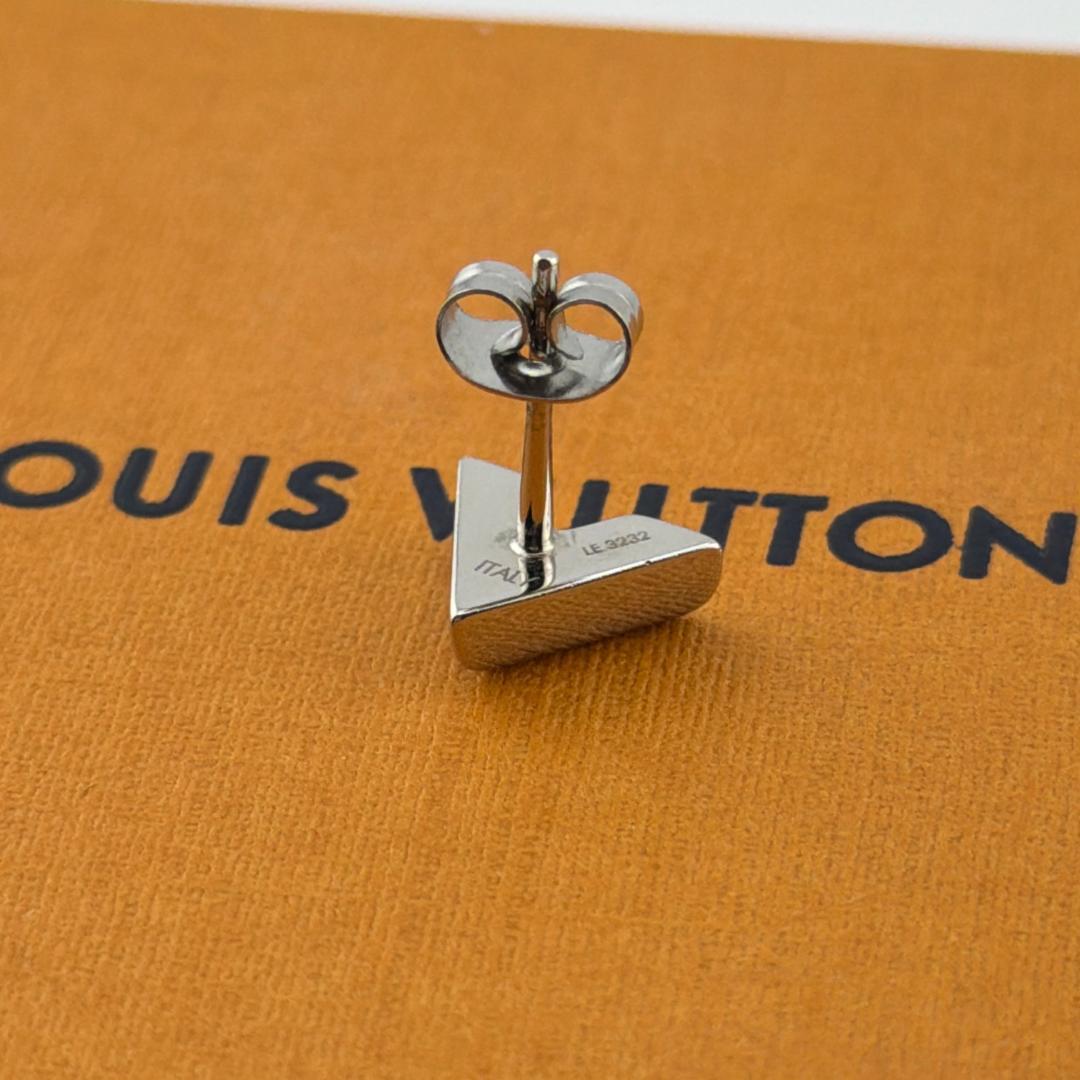 さなみつルイヴィトン エセンシャルV シルバー 片耳 ピアス スタッズ