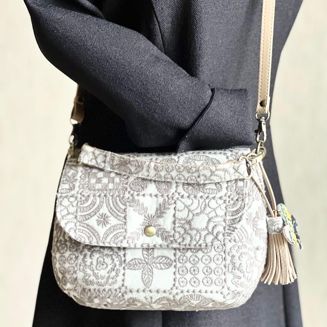 ミナペルホネン コロンとしたショルダーバッグMB510-072