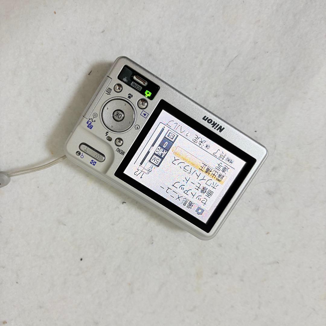 Nikonニコン COOLPIX S2 デジタルカメラ 動作確認済 極美品
