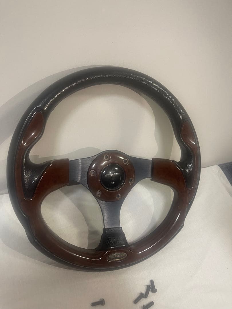 MOMO MILLENIUM ミレニアム ステアリングホイール