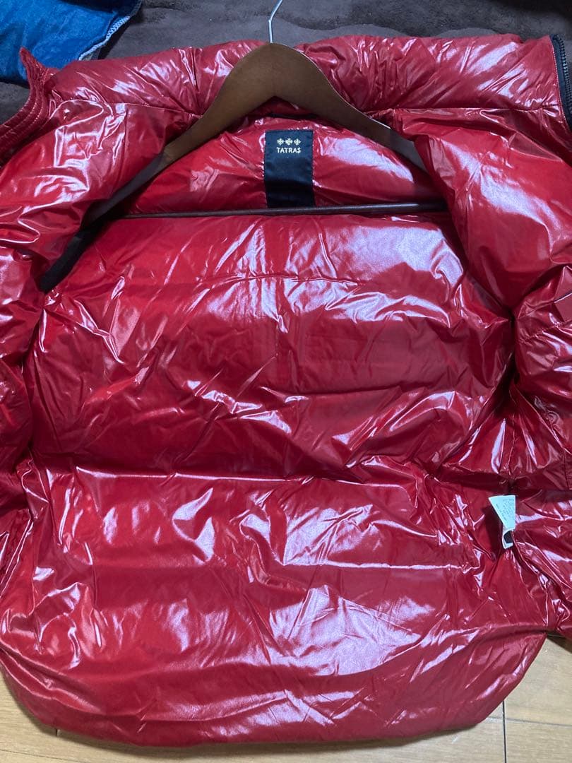 TATRAS フード付きレッドダウンベスト