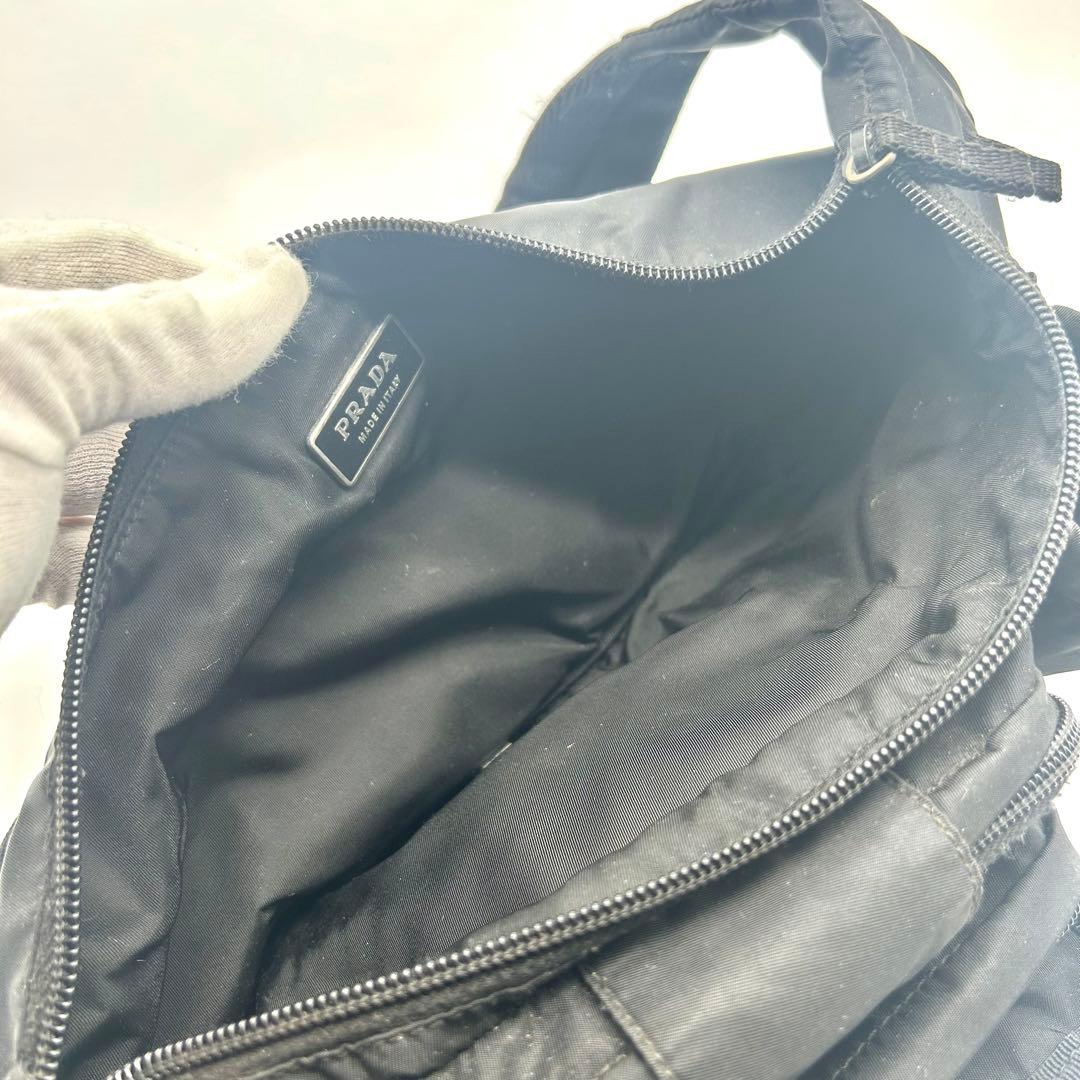 美品✨プラダ　ナイロン　ウエストポーチ　三角プレート　ブラック　シルバー金具