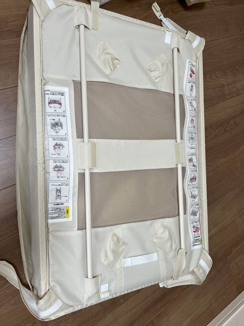 【ココネルエアー　アップリカ　たためるベビーベッド　折りたたみ】