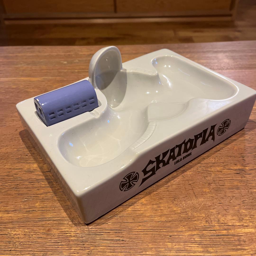 Independent × Skatopia 灰皿