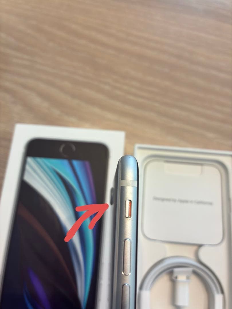 特別値下げ中　美品　iPhone se 第２世代 128GB SIMフリー　白