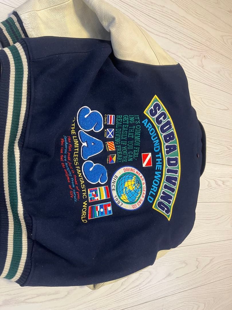 SAS 刺繍入りネイビー/ホワイトスタジャン